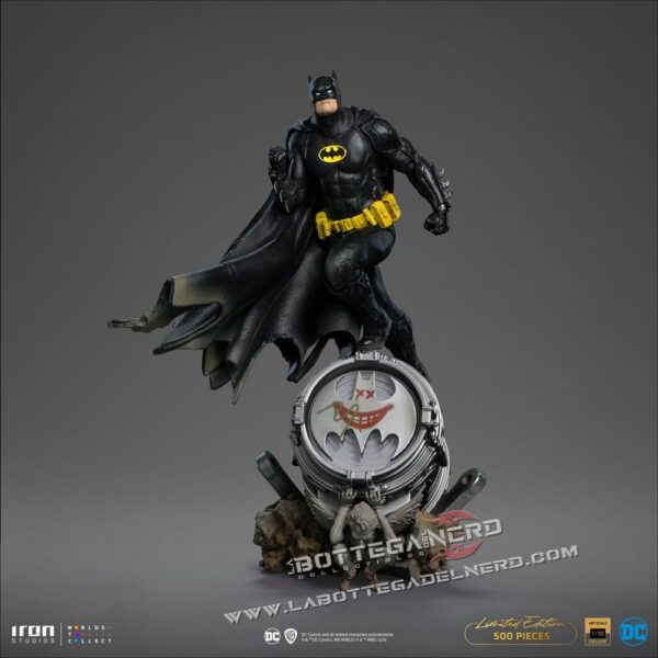 DC Comics - Statue 1/10 Batman Deluxe (Black Version Exclusive) 30cm - immagine 4