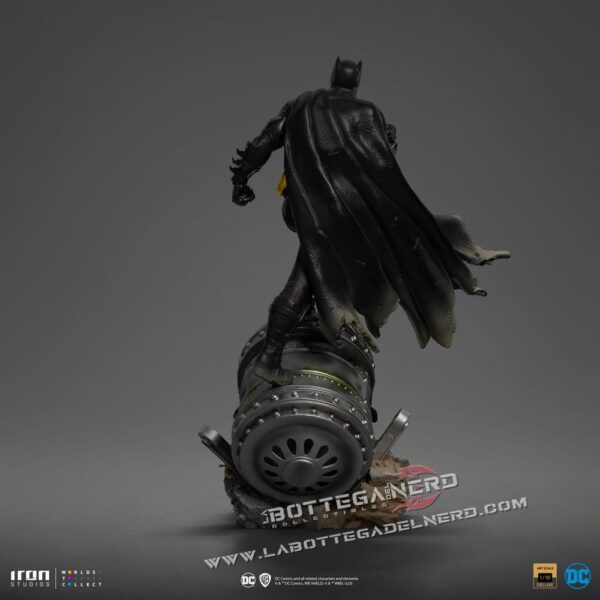 DC Comics - Statue 1/10 Batman Deluxe (Black Version Exclusive) 30cm - immagine 3
