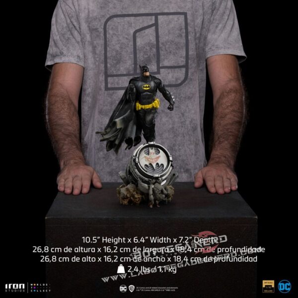 DC Comics - Statue 1/10 Batman Deluxe (Black Version Exclusive) 30cm - immagine 9
