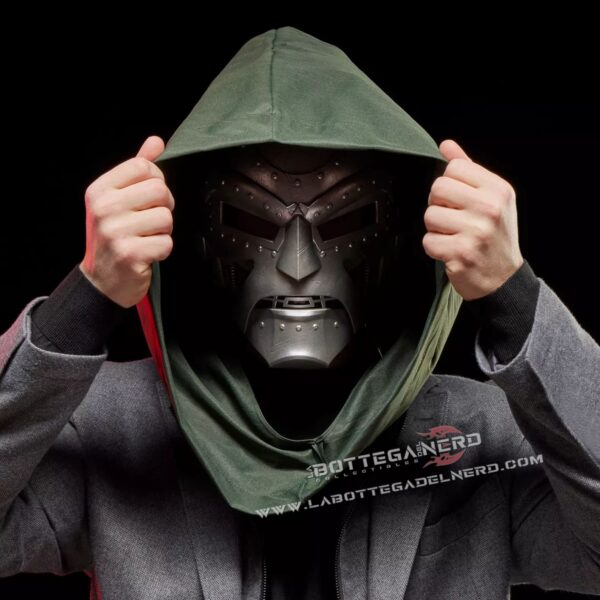 Marvel Legends - Prop-Replica Casco Doctor Doom 1/1 Premium Helmet - immagine 4