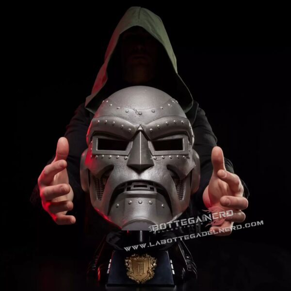 Marvel Legends - Prop-Replica Casco Doctor Doom 1/1 Premium Helmet - immagine 3