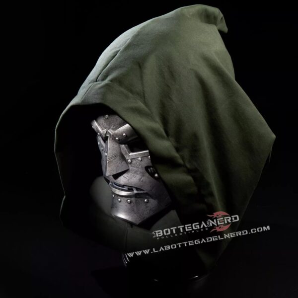 Marvel Legends - Prop-Replica Casco Doctor Doom 1/1 Premium Helmet - immagine 6