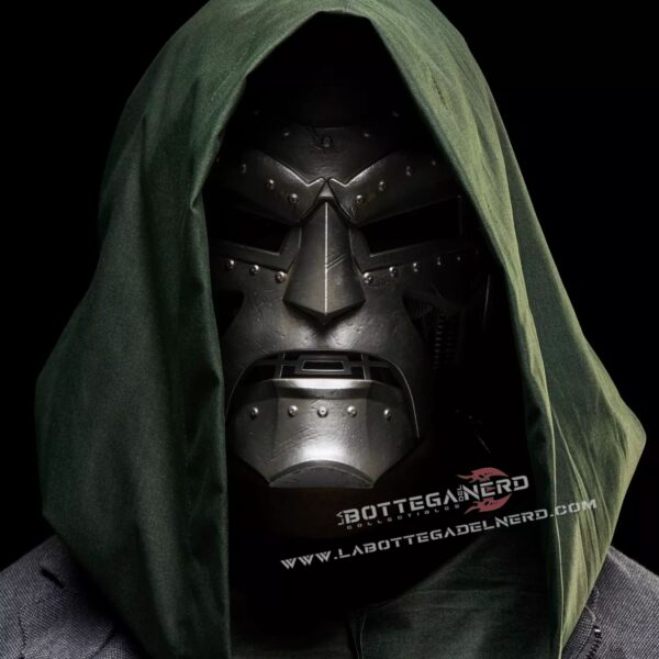 Marvel Legends - Prop-Replica Casco Doctor Doom 1/1 Premium Helmet - immagine 2