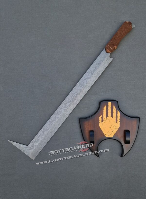 The Lord of the Rings - Uruk-hai Sword con pannello in legno - immagine 2