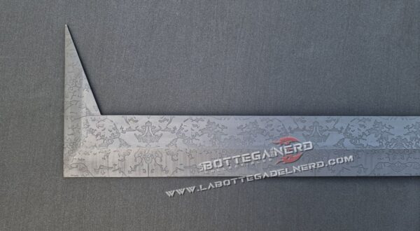 The Lord of the Rings - Uruk-hai Sword con pannello in legno - immagine 6